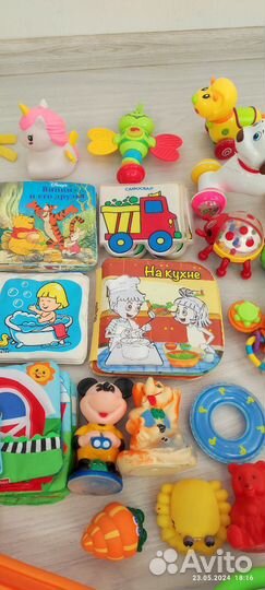 Развивающие игрушки для малышей пакетом