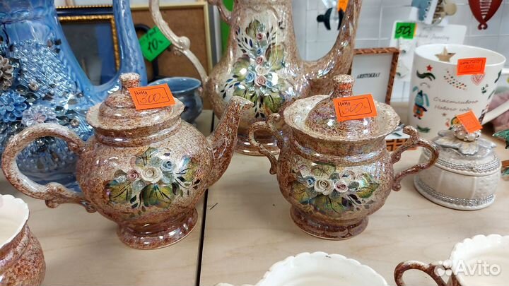 Сахарница и заварочный чайник