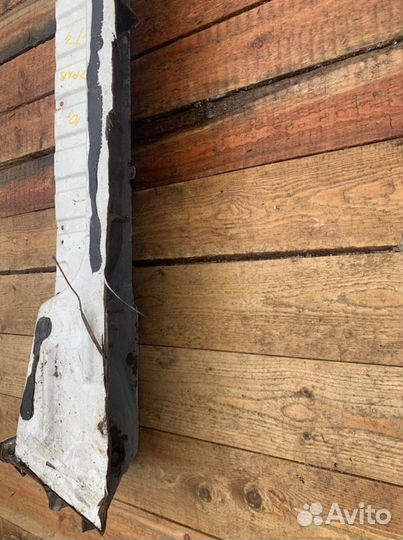 Порог сдвижной двери правый vw Transporter t4