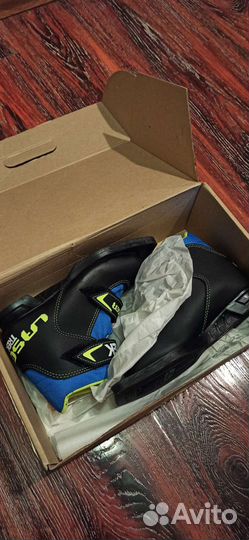 Лыжные ботинки 30р