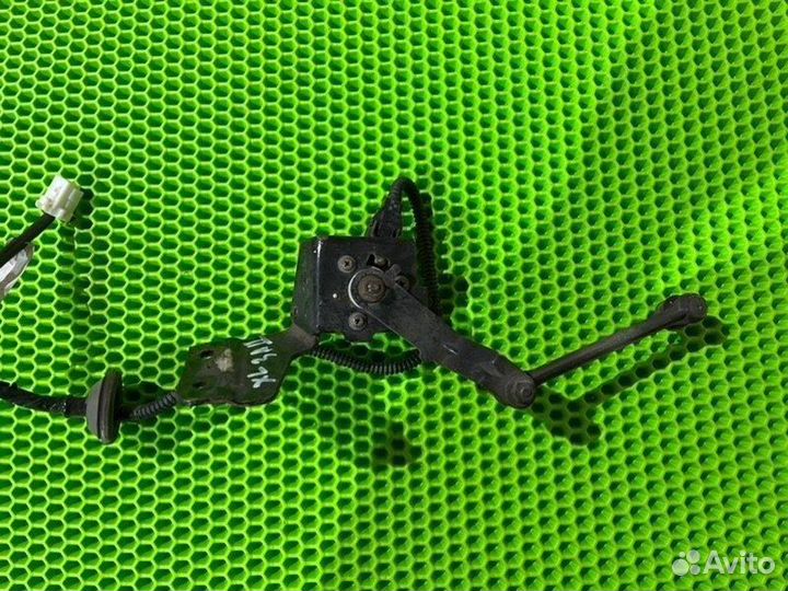 Датчик высоты подвески задний Mitsubishi Outlander