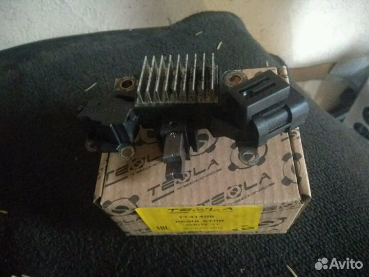 Регулятор напряжения Ниссан-Санни'97