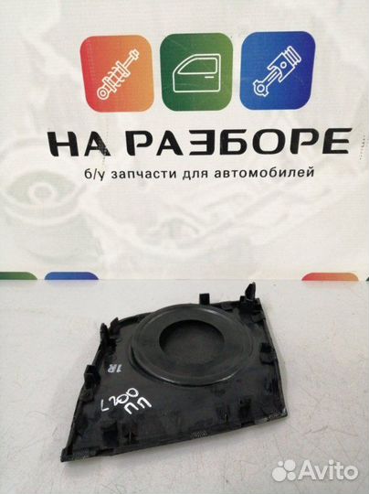 Крышка динамика на торпедо правая Toyota Land