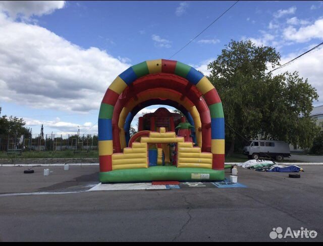Надувной батут с горкой