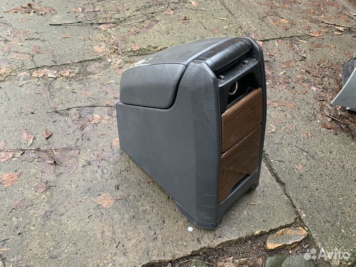 Volvo XC90 подлокотник