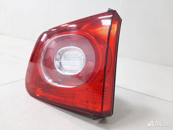 Фонарь задний внутренний правый Volkswagen Tiguan