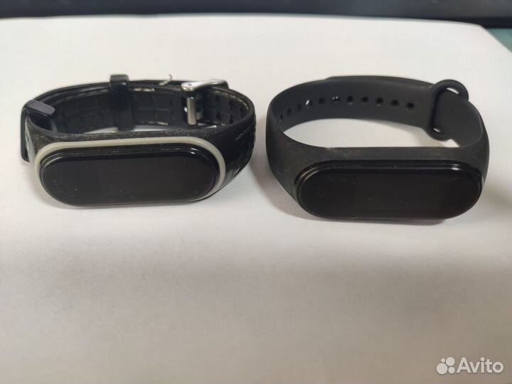 2 фитнес браслета xiaomi mi band 4