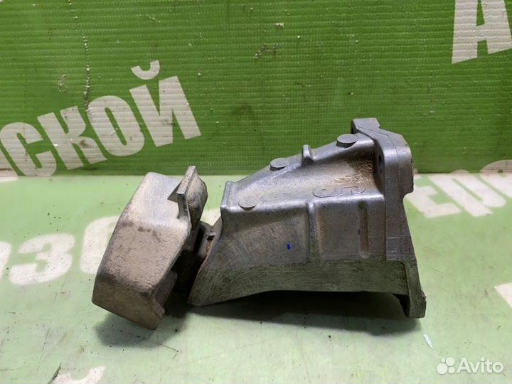 Кронштейн опоры кпп левый Audi 100 C4 AAH