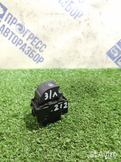 Кнопка стеклоподъемника задняя левая Renault