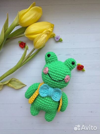 Вязаный лягушонок