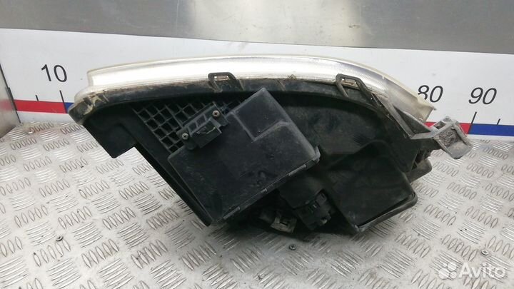 Фара Toyota Avensis T25 (2003-2008)