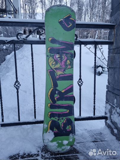 Сноуборд с креплениями 130 см