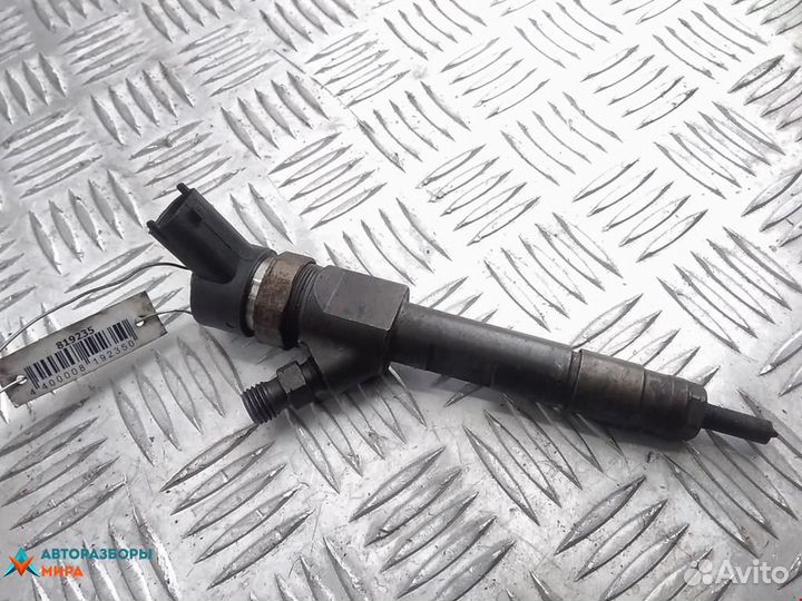 Форсунка Renault Scenic 2 рест. 2007 8200389369