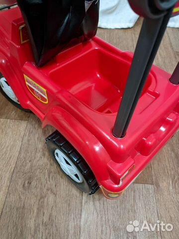 Детская машинка каталка с ручкой