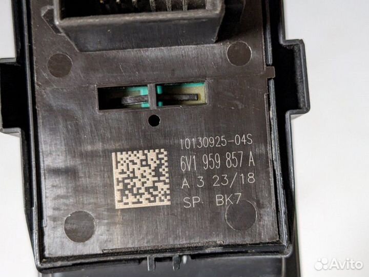 Блок управления стеклоподъемниками передний левый