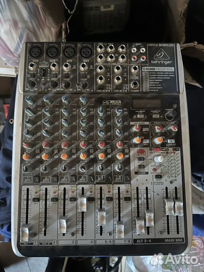 Микшерный пульт behringer