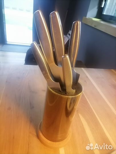 Набор кухонных ножей с подставкой