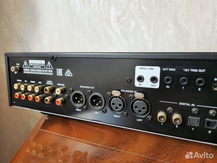 Rotel RC-1572 (Пред, Цап, Фоно-корректор)