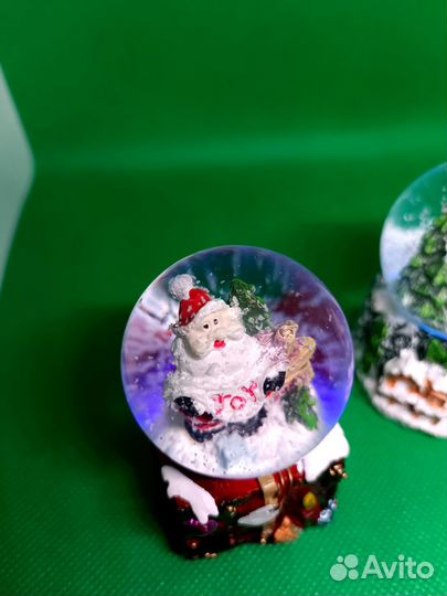 Новогодний шар со снегом