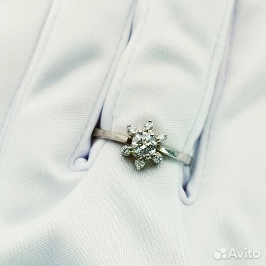 Золотое кольцо с бриллиантом 17р