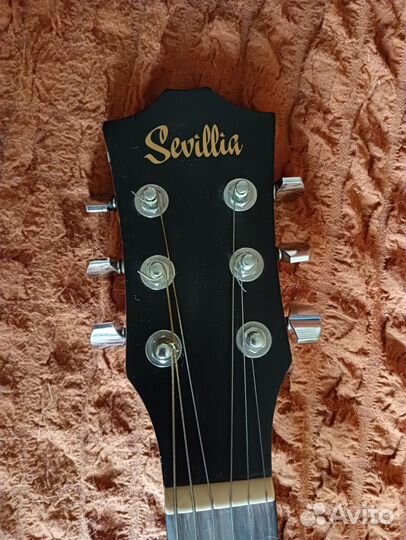 Акустическая гитара