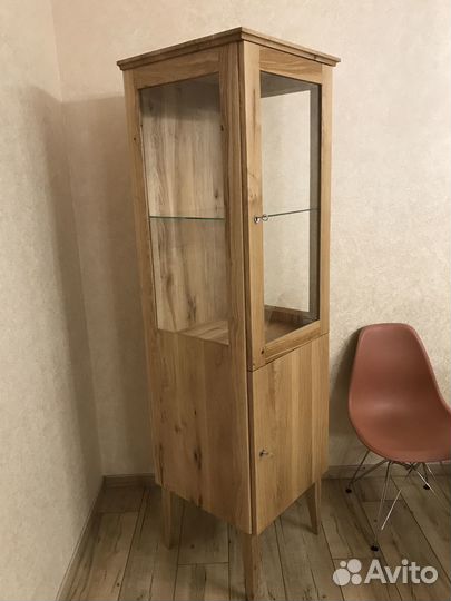 Витрина из массива дуба
