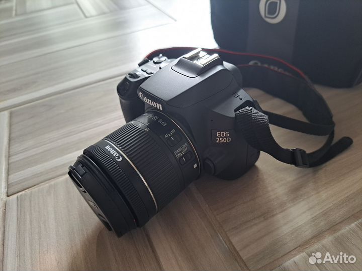 Зеркальный фотоаппарат canon eos 250d