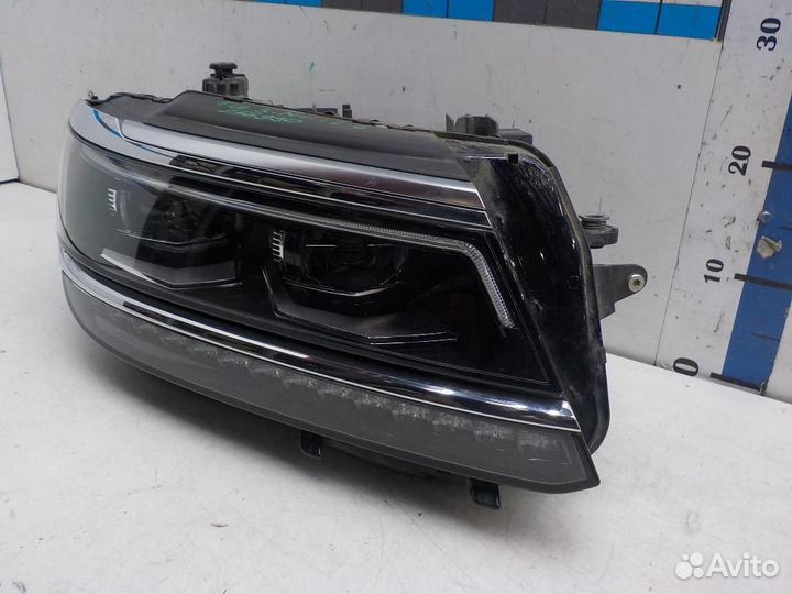 Фара правая Volkswagen Tiguan