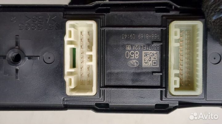 Кнопка стеклоподъемника Subaru Impreza, 2017