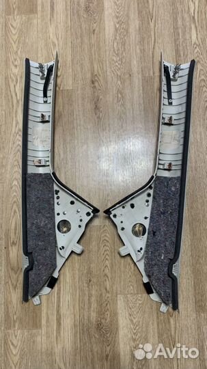 Накладка стойки с подиумами Ford Kuga 2