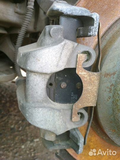 Суппорт задний левый Mercedes-Benz Е211