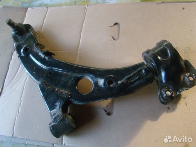 Рычаг передний