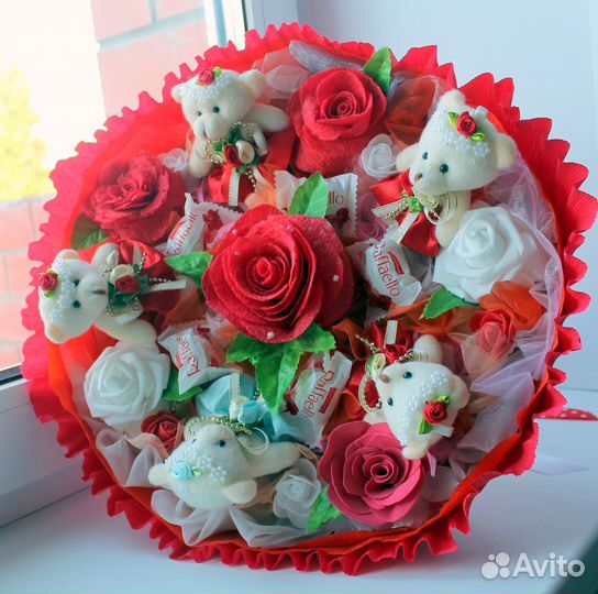 Букет из игрушек с конфетами 