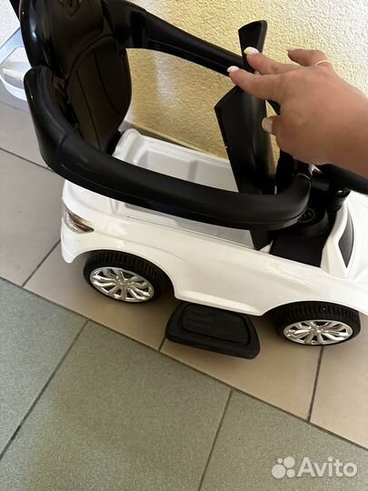 Машинка-каталка бмв