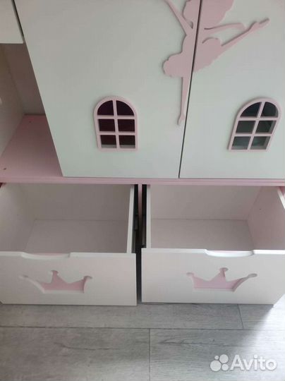 Кукольный домик с мебелью