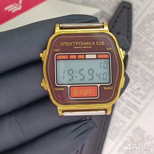 Наручные часы электроника 52б мелодия с хранения