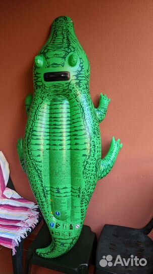 Надувной крокодил
