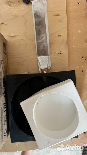 Посуда (тарелки, чашки, сахарница, крышки)