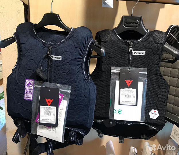 Защитный жилет для конного спорта dainese