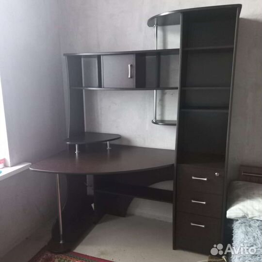 Компьютерный стол со стулом