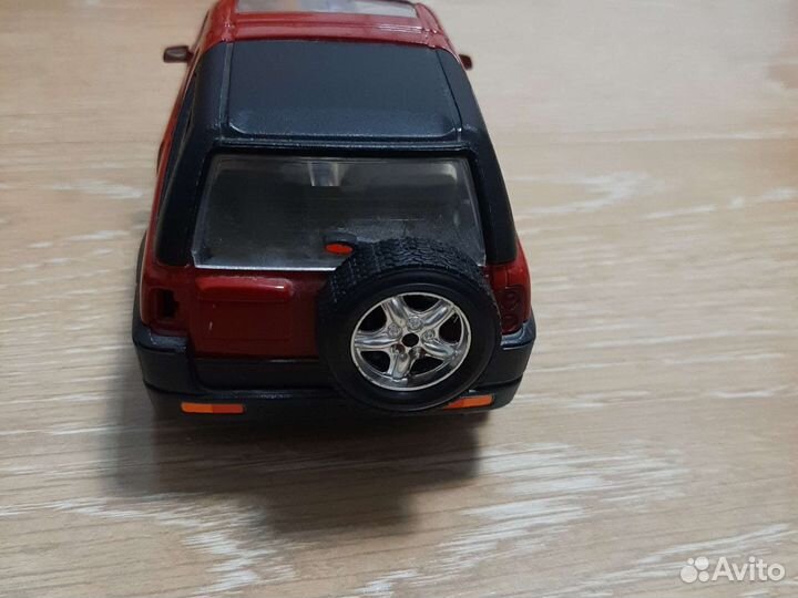 Коллекционная Машинка land rover freelander