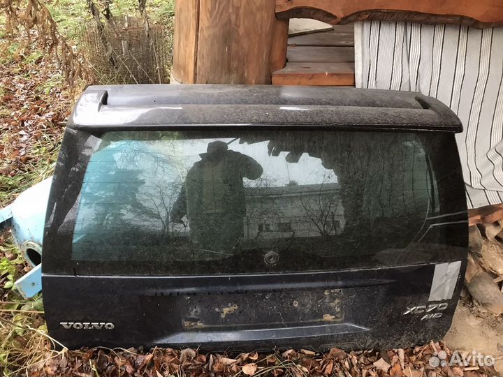 Вольво хс70-2004 стекло двери багажника