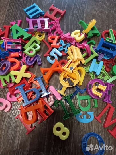 Магнитные буквы и цифры