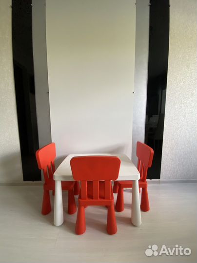 Детский стол и стульчики
