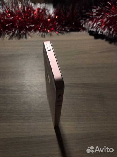 iPhone SE, 32 ГБ