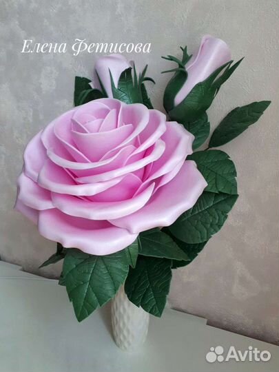 Роза в вазе с подсветкой