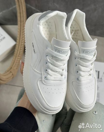 Кроссовки женские 40 размер