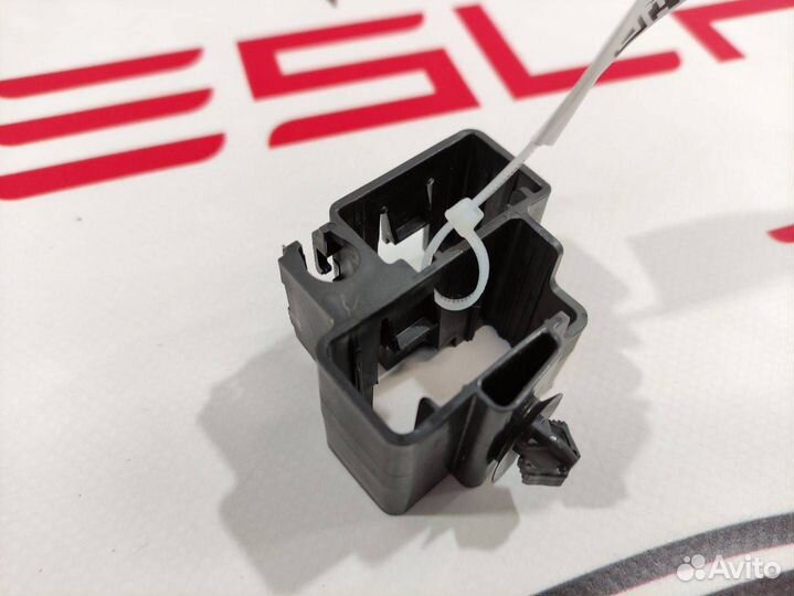 Крепление проводки Tesla Model 3 2019 1104570-00-C