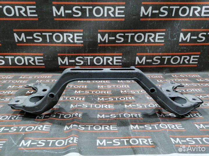 Кронштейн подушки двигателя передний Volkswagen