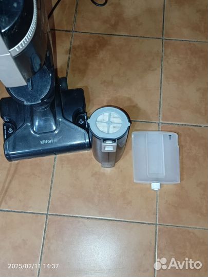 Пылесос вертикальный